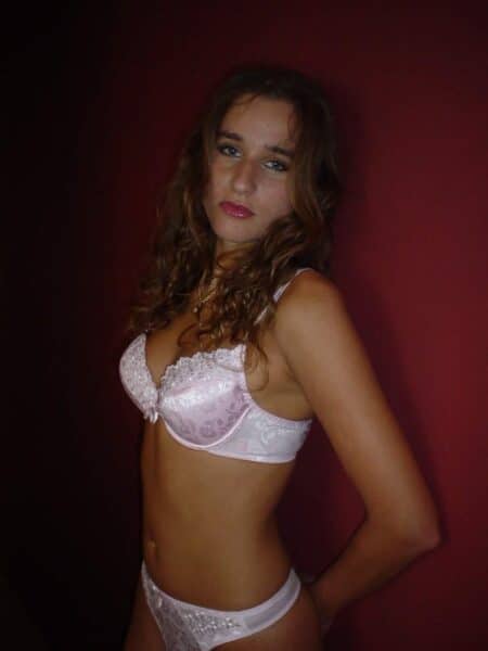 Adopte une jeune femme coquine souvent dispo